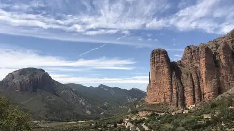 Die einzigartigen, senkrechten Felswände von Riglos, ein beliebtes Ziel für Kletterer.